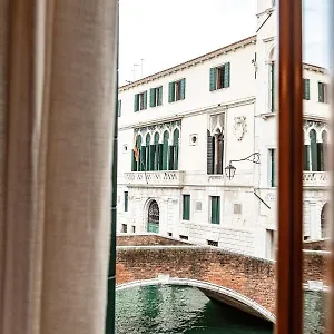 Canale View - S. Agostino Apartment Venice