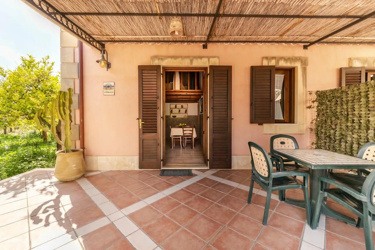 Farm stay Valle Degli Dei Agriresort Noto Italy
